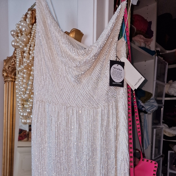 Retrofete white sequen dress... brand new with tags size L but can fit a medium - Picture 5 of 5